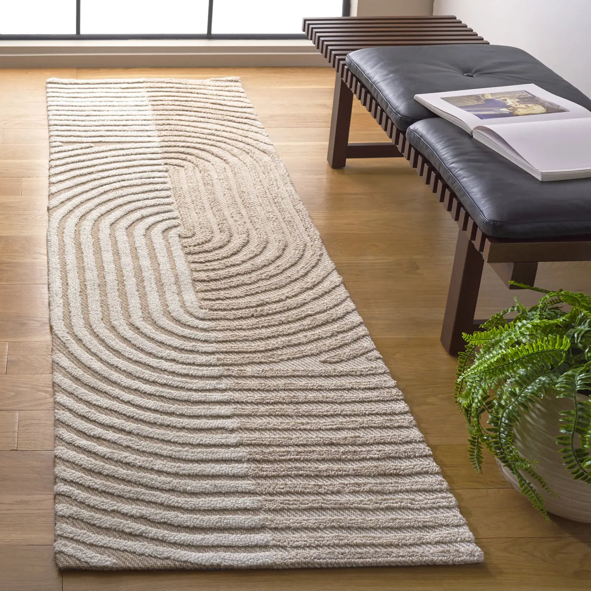 Safavieh Southampton 2'-3" x 8'-0" Rug in Ivory / Beige