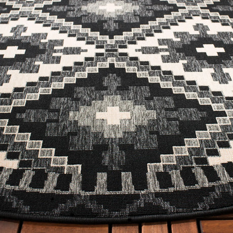 Safavieh Veranda 5'-3" x 5'-3" Rug in Black / Beige