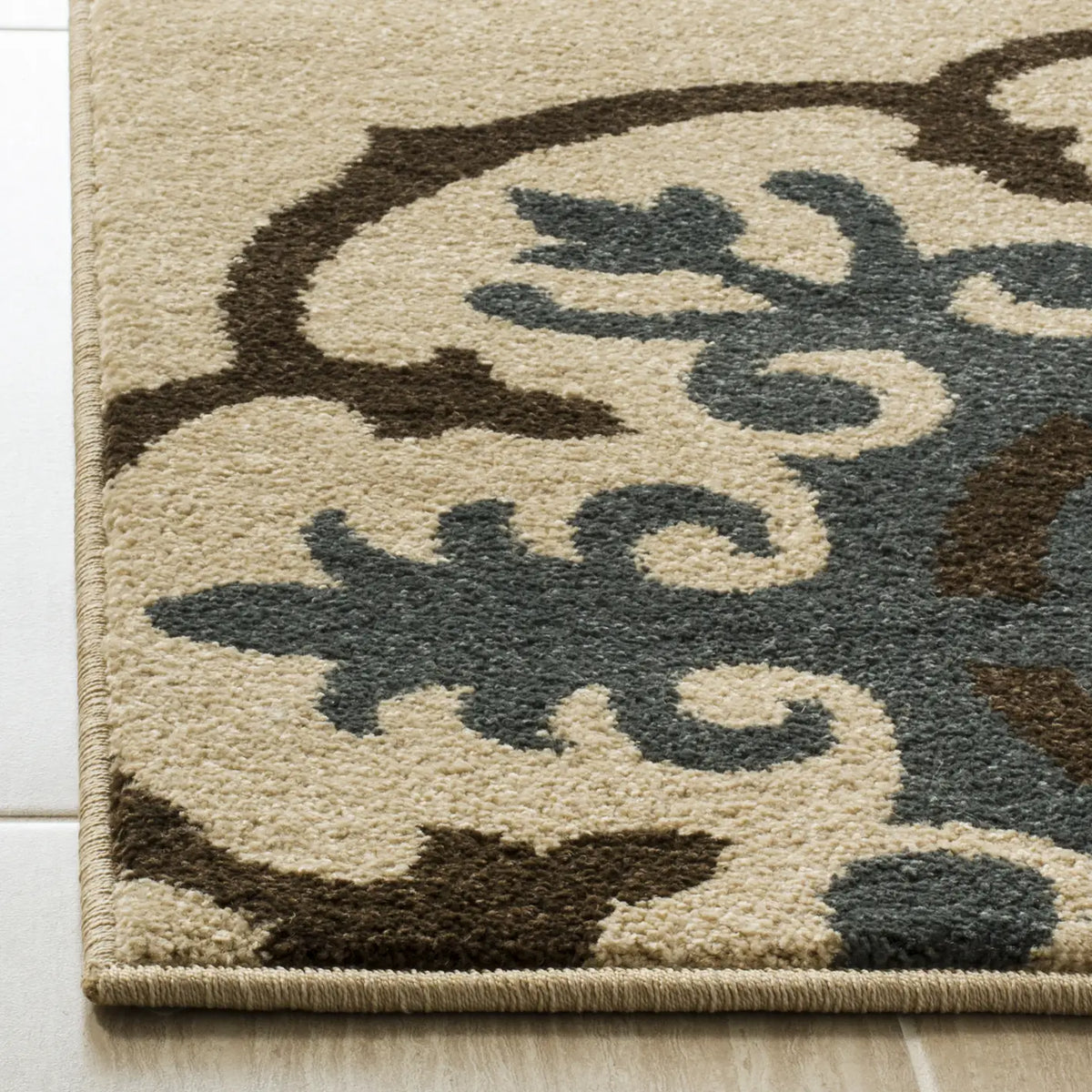 Safavieh Newbury 5'-1" x 7'-6" Rug in Ivory / Blue