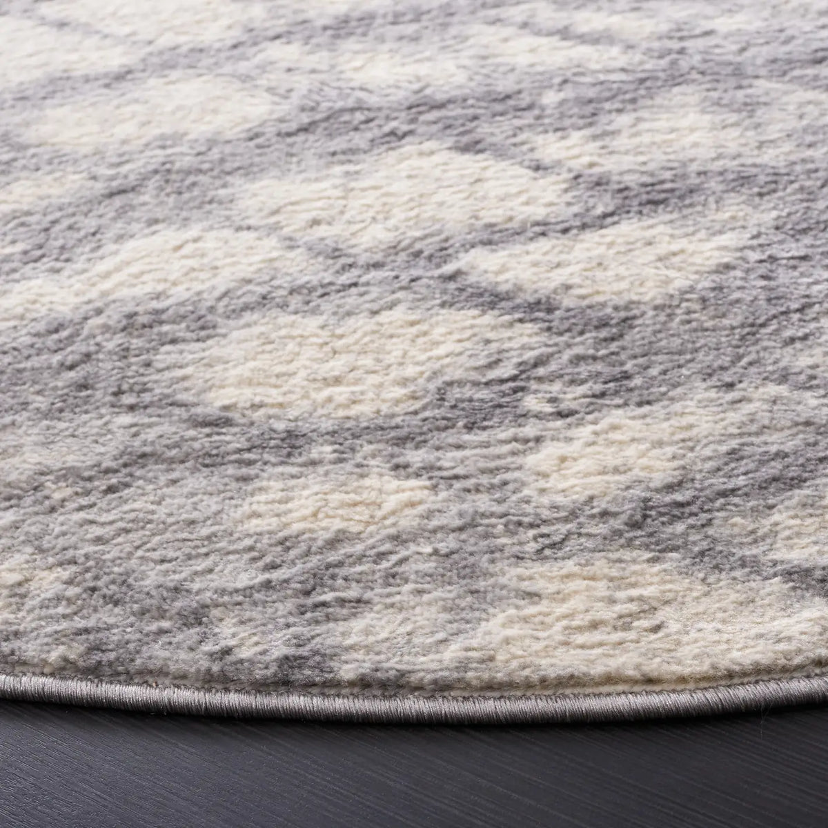 Safavieh Jasper 100 6'-7" x 6'-7" Rug in Grey / Ivory
