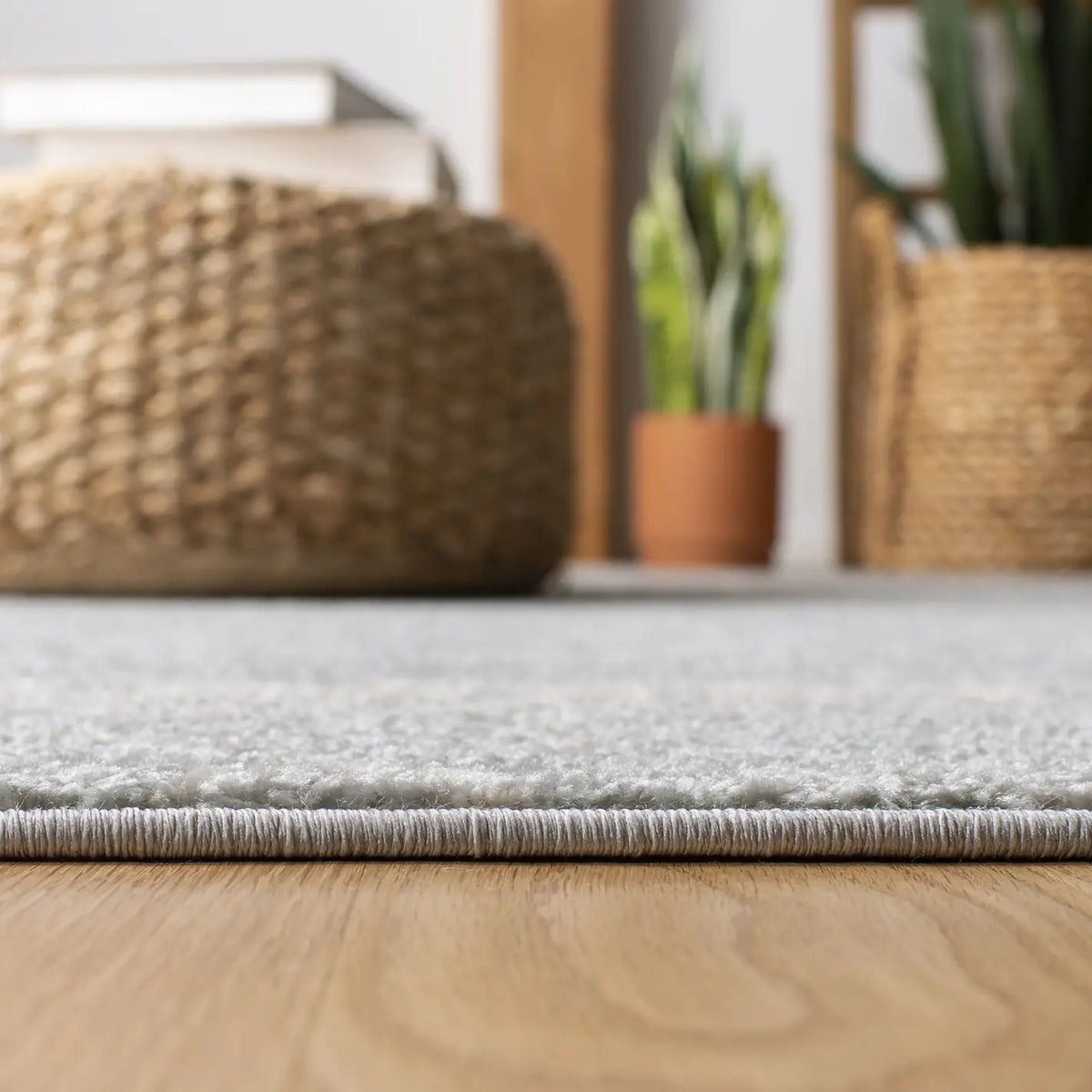 Safavieh Tulum 4'-0" x 6'-0" Rug in Light Grey / Ivory