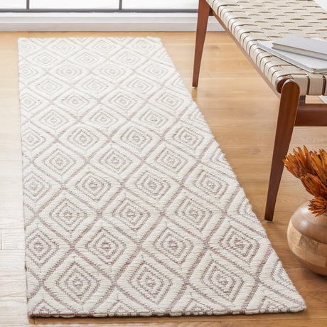 Safavieh Marbella 2'-3" x 8'-0" Rug in Dark Pink / Ivory