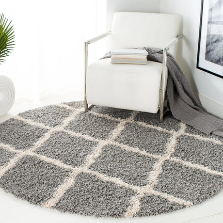 Safavieh Sgd-Dallas Shag 6'-0" x 6'-0" Rug in Grey / Ivory