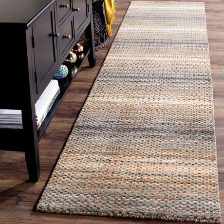 Safavieh Himalaya 2'-3" x 6'-0" Rug in Grey