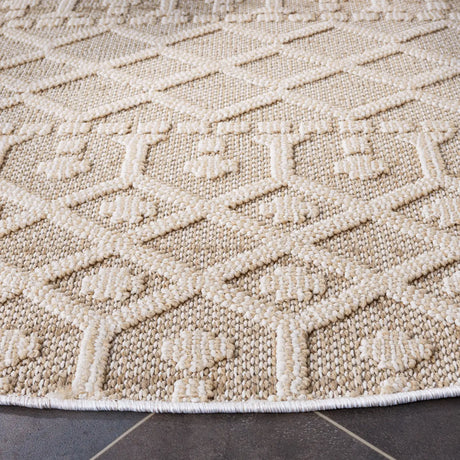 Safavieh Global 6'-7" x 6'-7" Rug in Beige / Ivory