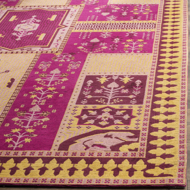Safavieh Classic Vintage 4'-0" x 6'-0" Rug in Fuchsia / Gold