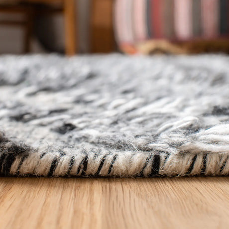 Safavieh Casablanca 5'-0" x 8'-0" Rug in Charcoal