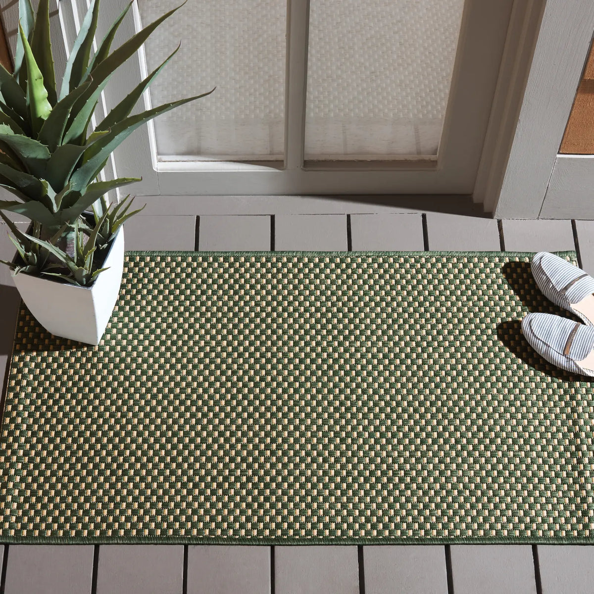 Safavieh Courtyard 2'-0" x 3'-7" Rug in Dark Green / Beige