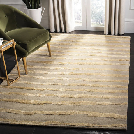 Safavieh Soho 3'-6" x 5'-6" Rug in Beige / Gold
