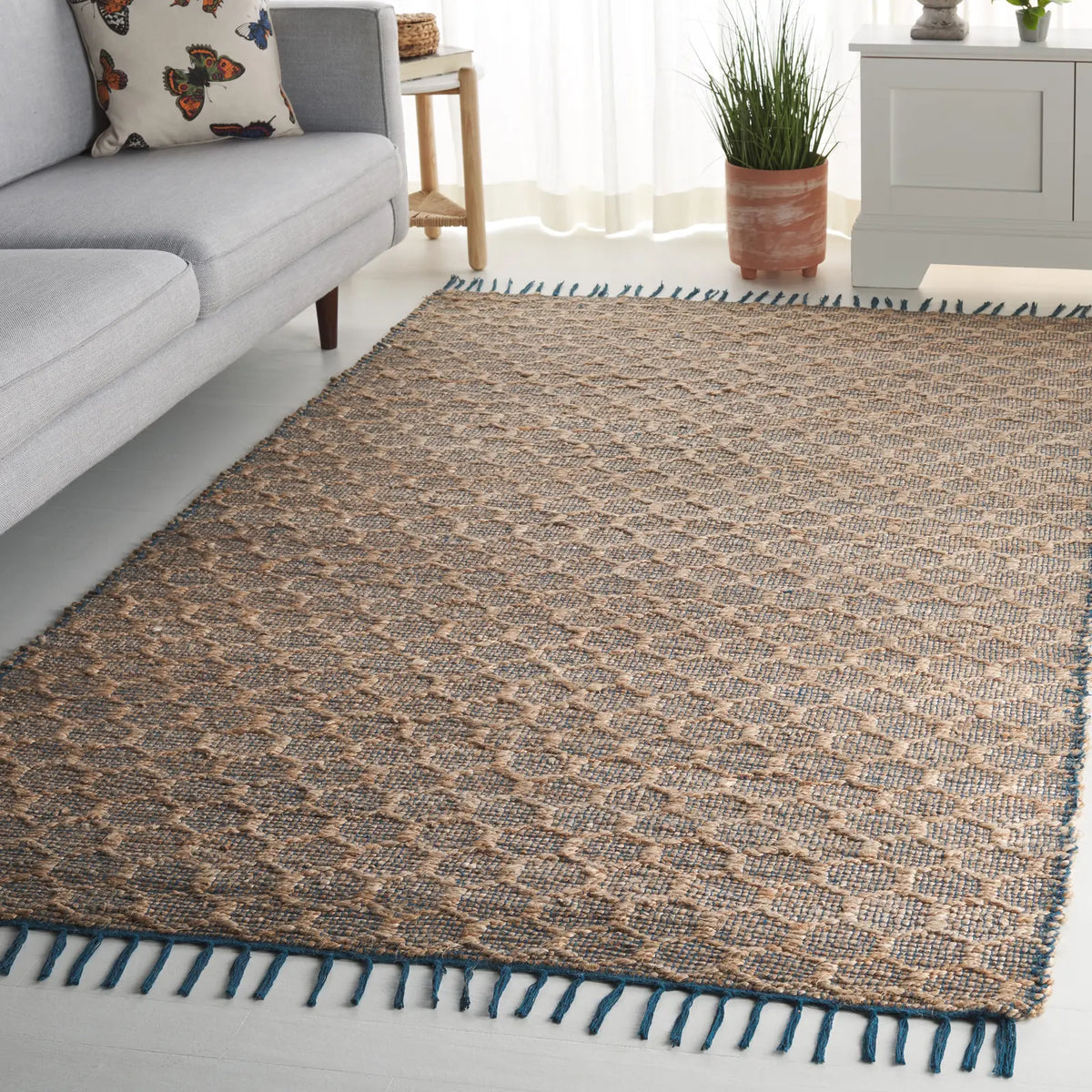 Safavieh Cape Cod 4'-0" x 6'-0" Rug in Navy / Natural