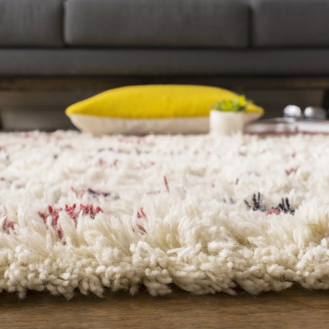 Safavieh Casablanca 5'-0" x 8'-0" Rug in Ivory / Fuchsia