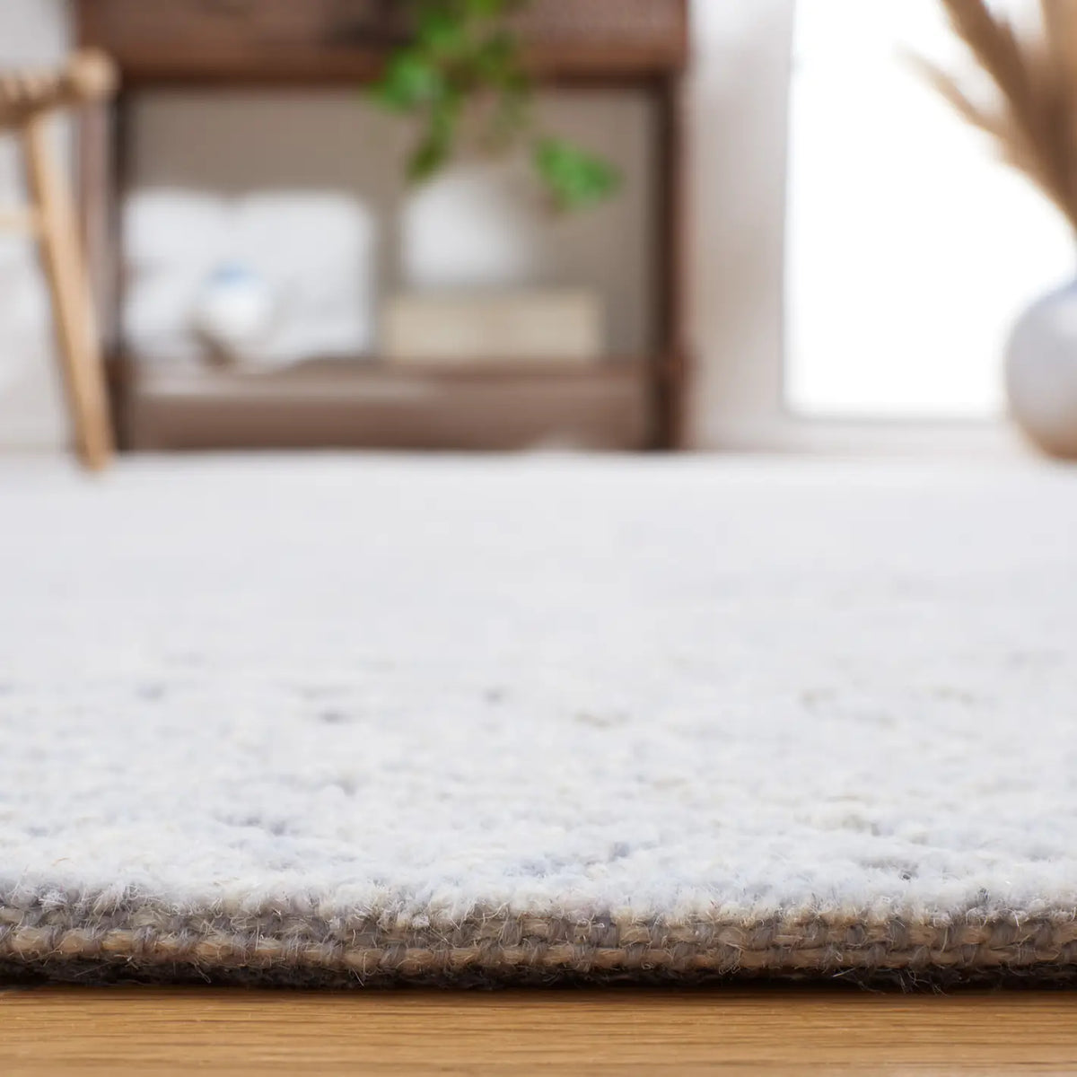 Safavieh Textual 4'-0" x 6'-0" Rug in Grey / Ivory