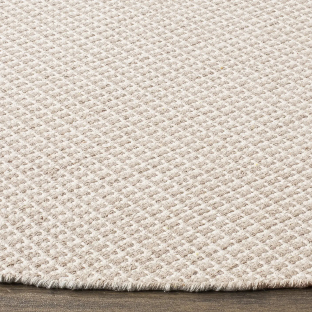 Safavieh Montauk 6'-0" x 6'-0" Rug in Ivory / Grey