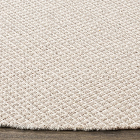 Safavieh Montauk 6'-0" x 6'-0" Rug in Ivory / Grey