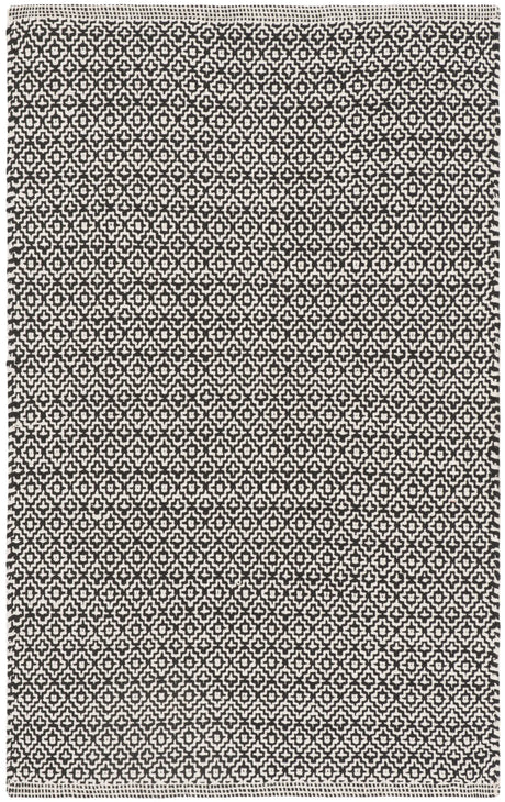 Safavieh Montauk 2'-6" x 4'-0" Rug in Ivory / Black