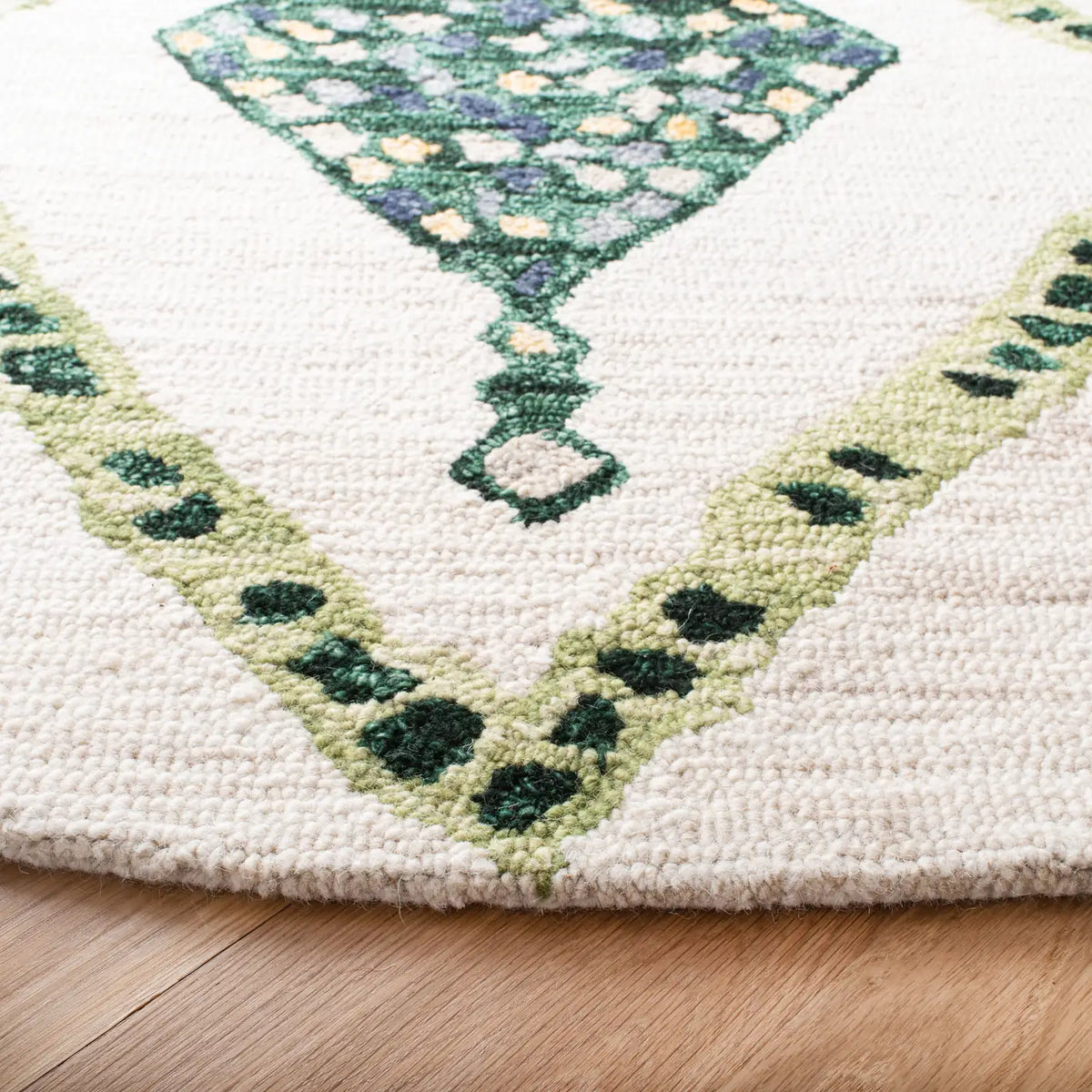 Safavieh Aspen 7'-0" x 7'-0" Rug in Green / Ivory