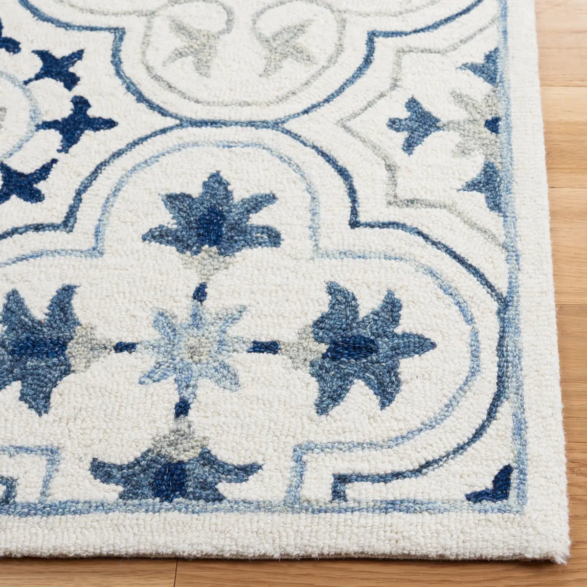 Safavieh Micro-Loop 4'-0" x 6'-0" Rug in Ivory / Sage
