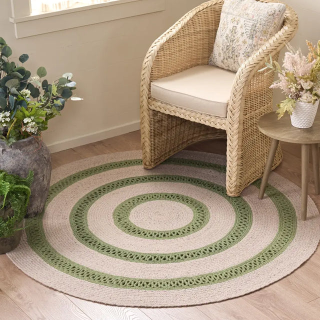 Safavieh Braided 5'-0" x 5'-0" Rug in Green / Pink