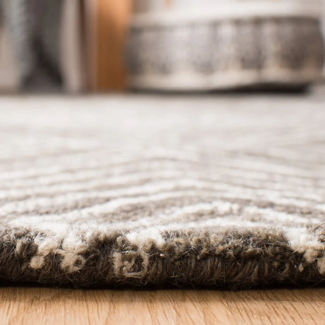 Safavieh Micro-Loop 5'-0" x 8'-0" Rug in Dark Grey / Ivory