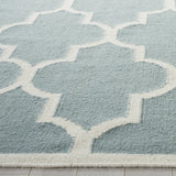 Safavieh Dhurries 4'-0" x 6'-0" Rug in Light Blue / Ivory