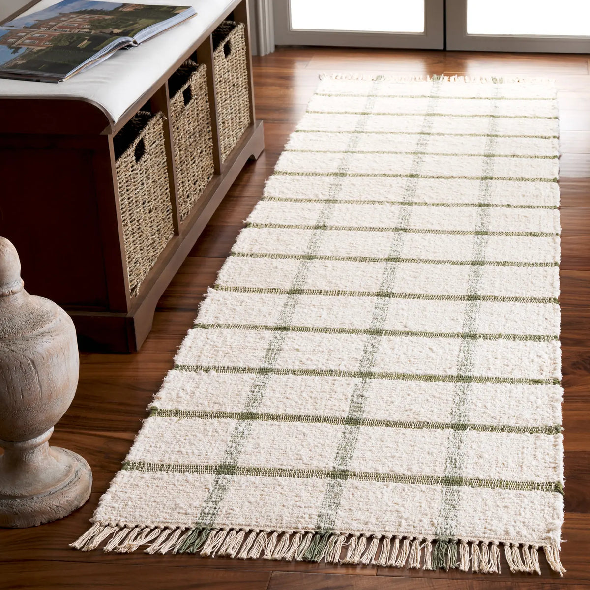 Safavieh Montauk 2'-3" x 8'-0" Rug in Ivory / Green