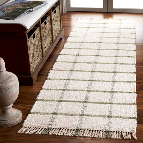 Safavieh Montauk 2'-3" x 8'-0" Rug in Ivory / Green