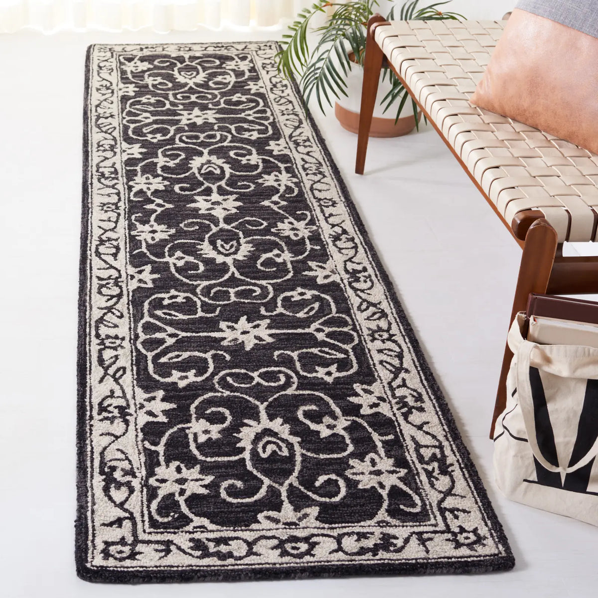 Safavieh Jardin 2'-3" x 9'-0" Rug in Black / Ivory
