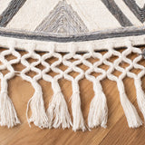 Safavieh Sahara 6'-0" x 6'-0" Rug in Ivory / Grey