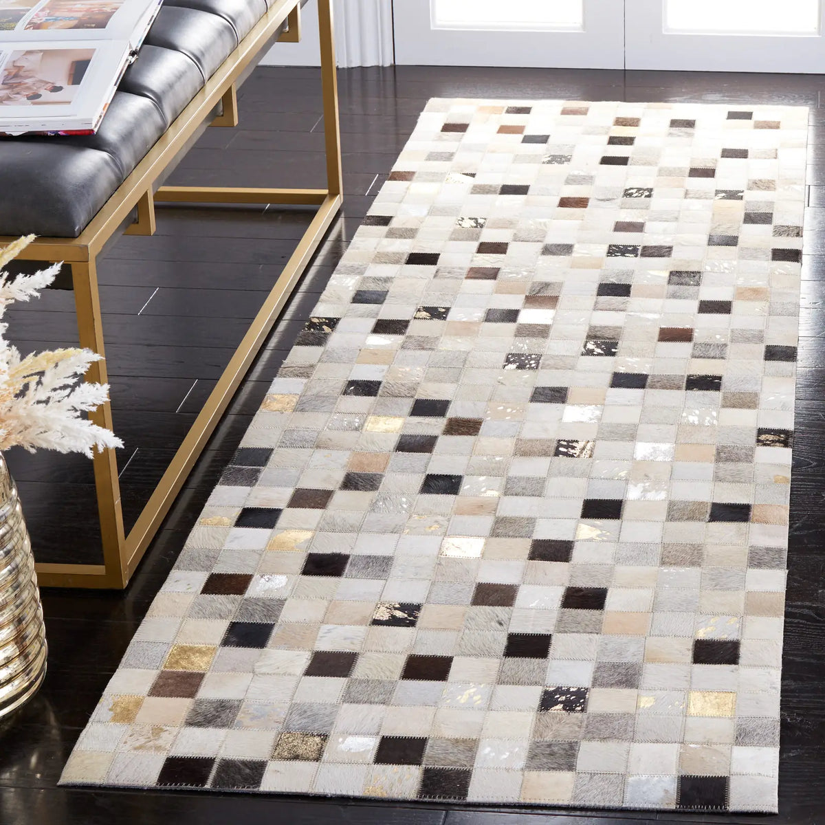 Safavieh Studio Leather 2'-3" x 7'-0" Rug in Ivory / Black