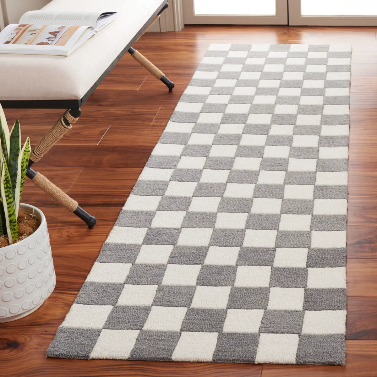 Safavieh Martha Stewart 2'-3" x 8'-0" Rug in Grey / Ivory