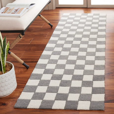 Safavieh Martha Stewart 2'-3" x 8'-0" Rug in Grey / Ivory