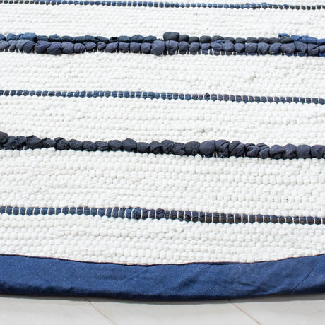 Safavieh Montauk 6'-0" x 6'-0" Rug in Navy / Ivory