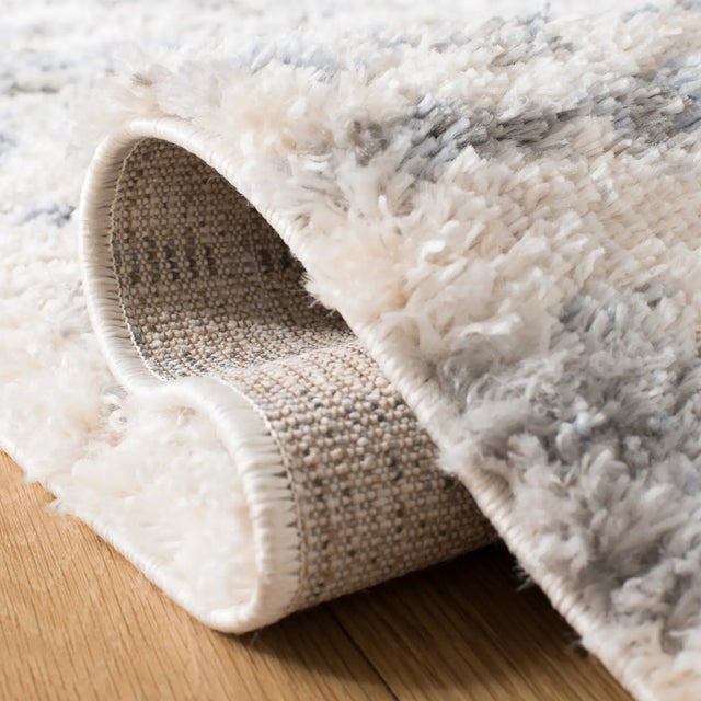 Safavieh Berber Fringe Shag 4'-0" x 6'-0" Rug in Cream / Navy