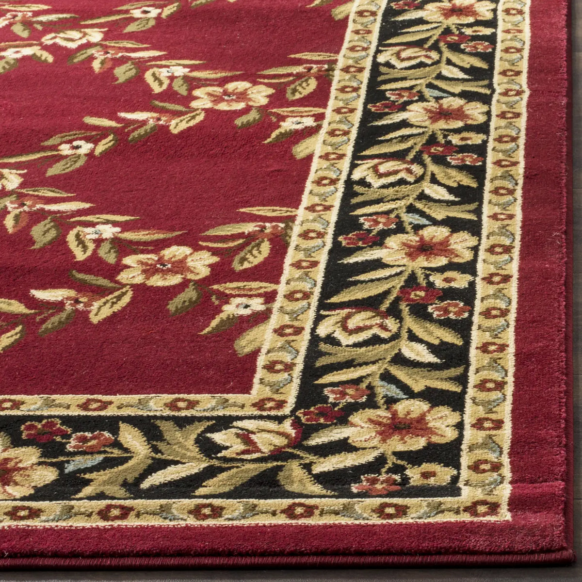 Safavieh Lyndhurst 5'-3" x 7'-6" Rug in Red / Black