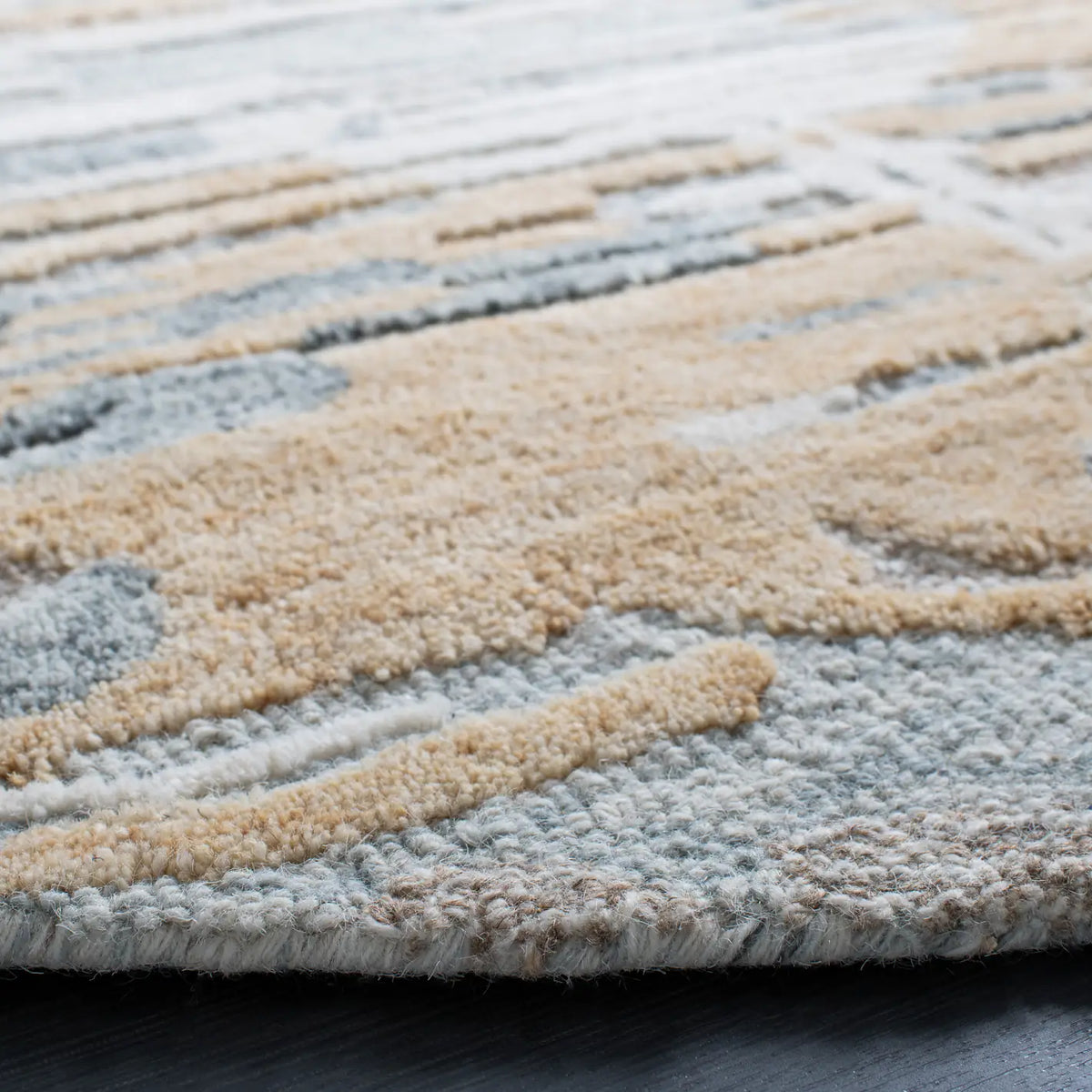 Safavieh Metro 6'-0" x 6'-0" Rug in Natural / Gold