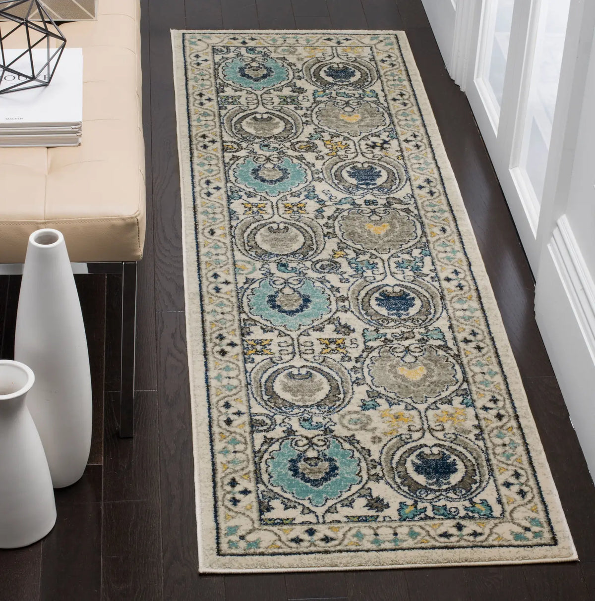 Safavieh Evoke 2'-2" x 7'-0" Rug in Ivory / Grey