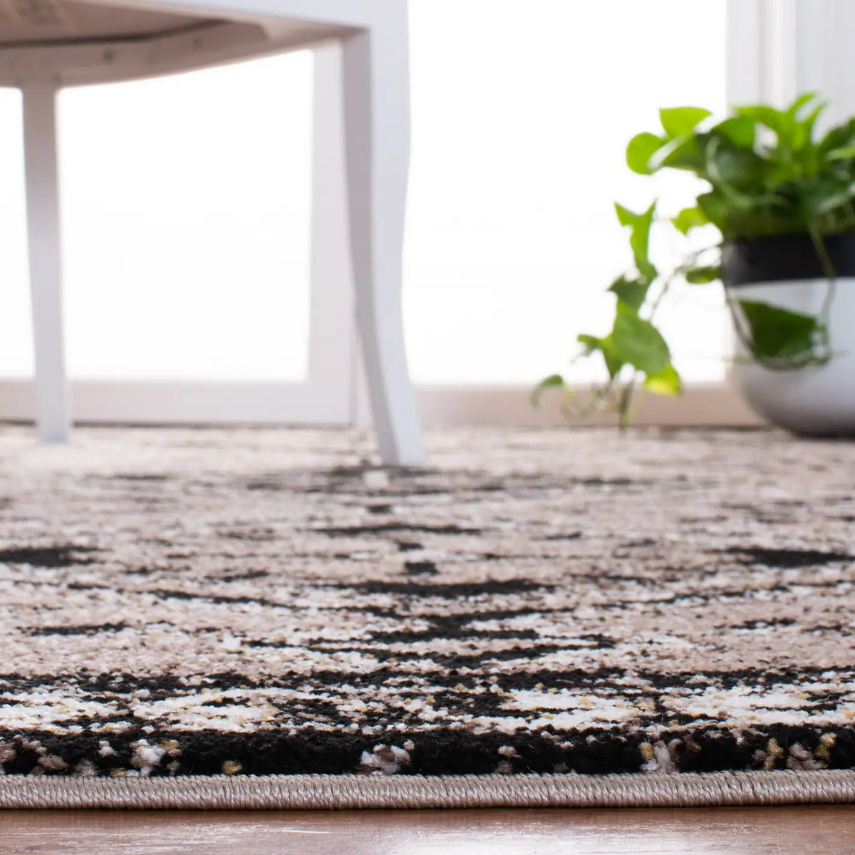 Safavieh Vintage Hamadan 4'-0" x 6'-0" Rug in Brown / Black