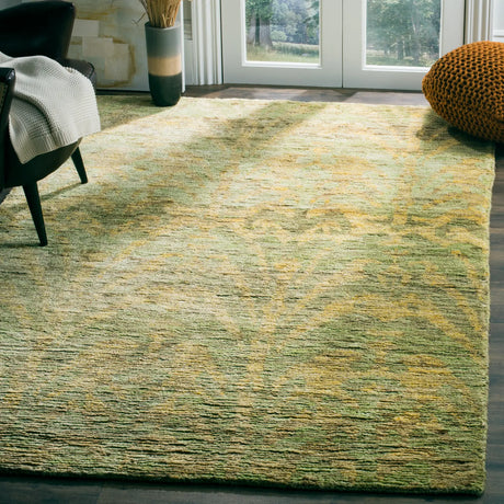 Safavieh Bohemian 4'-0" x 6'-0" Rug in Green / Gold