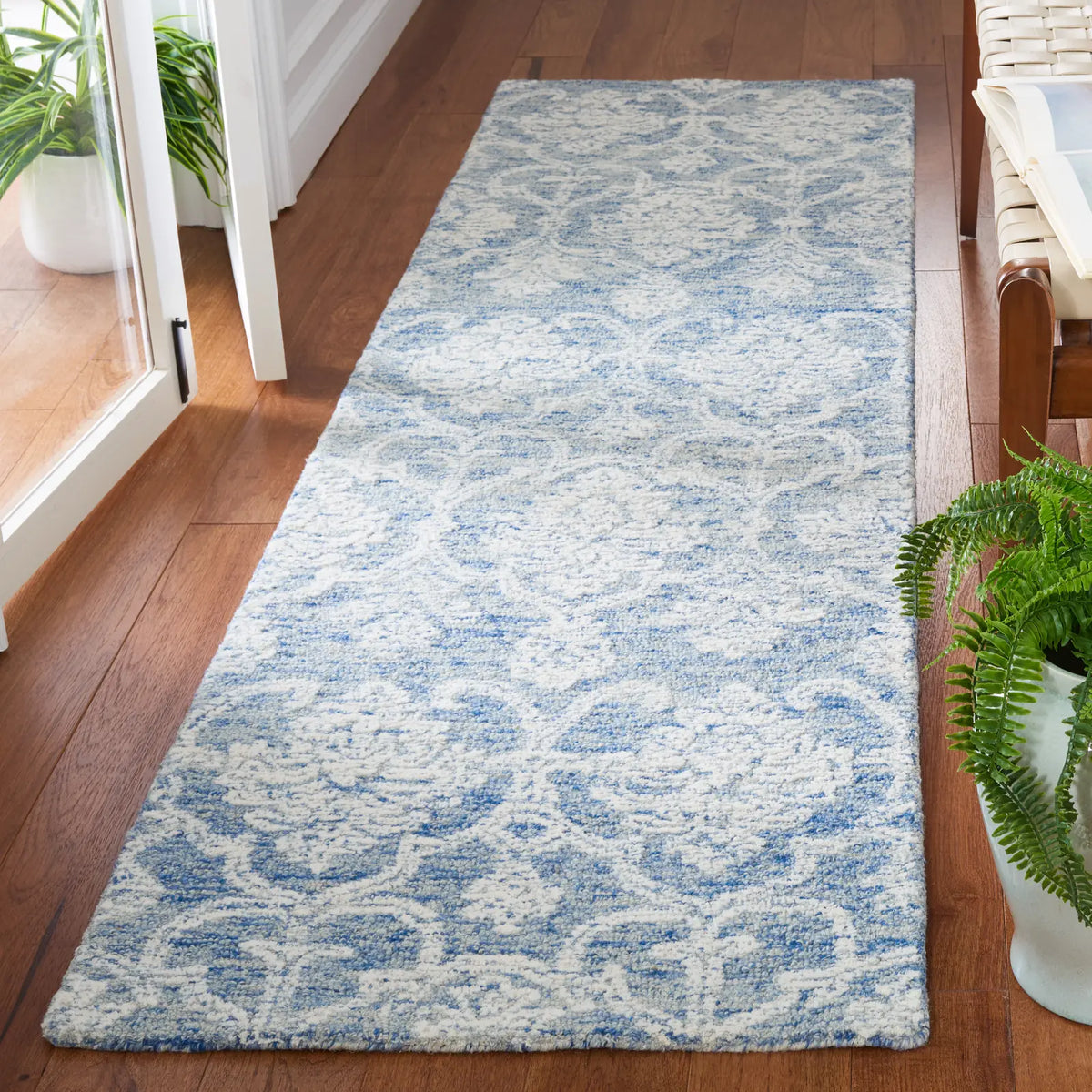 Safavieh Metro 2'-3" x 8'-0" Rug in Blue / Ivory