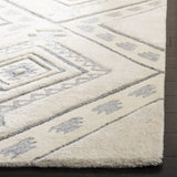 Safavieh Casablanca 5'-0" x 8'-0" Rug in Ivory / Grey