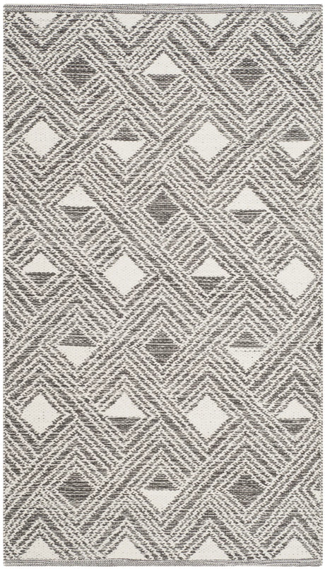 Safavieh Montauk 2'-3" x 3'-9" Rug in Charcoal / Ivory