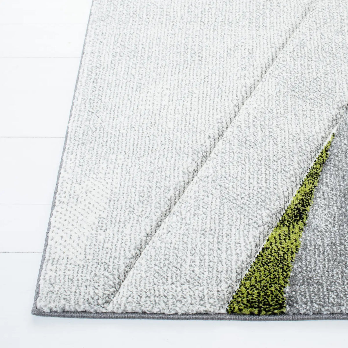 Safavieh Hollywood 4'-0" x 6'-0" Rug in Grey / Green