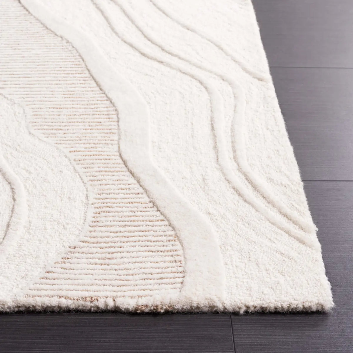 Safavieh Fifth Avenue 4'-0" x 6'-0" Rug in Natural / Ivory