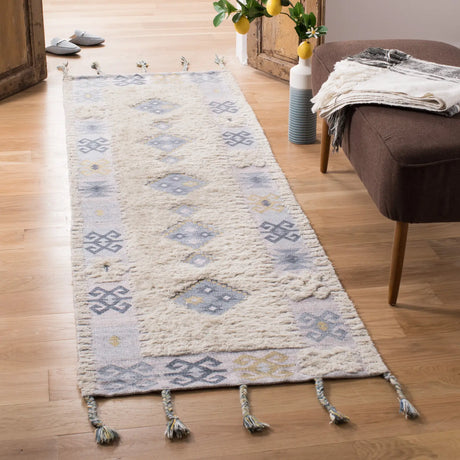 Safavieh Saffron 2'-3" x 8'-0" Rug in Beige / Blue
