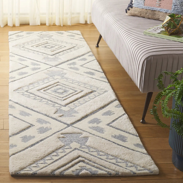 Safavieh Casablanca 2'-3" x 10'-0" Rug in Ivory / Grey