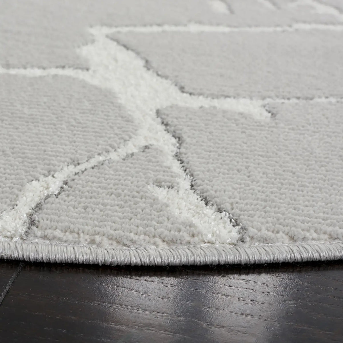 Safavieh Whisper 6'-7" x 6'-7" Rug in Grey / Ivory