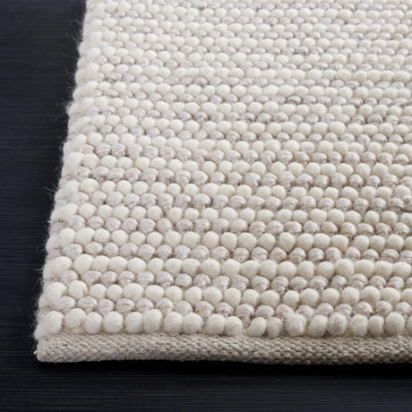 Safavieh Natura 4'-0" x 6'-0" Rug in Ivory / Beige