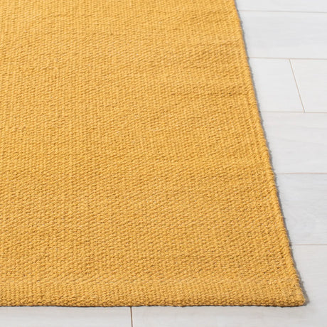 Safavieh Montauk 4'-0" x 6'-0" Rug in Gold / Ivory