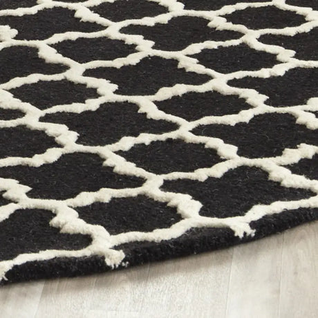 Safavieh Cambridge 6'-0" x 6'-0" Rug in Black / Ivory