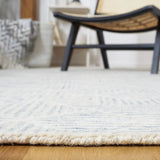 Safavieh Abstract 4'-0" x 6'-0" Rug in Grey / Ivory